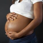 femme-enceinte-noire-18384441537894515032.jpg