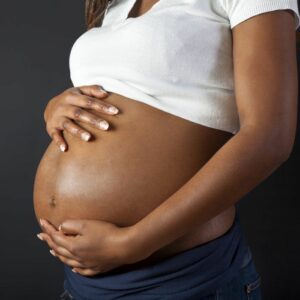 femme-enceinte-noire-18384441537894515032.jpg