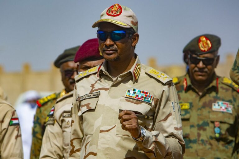 mohamed-hamdan-dagalo-assiste-ceremonie-remise-diplomes-militaires-forces-speciales-khartoum-soudan-22-septembre-2021_04972903902012819723.jpg